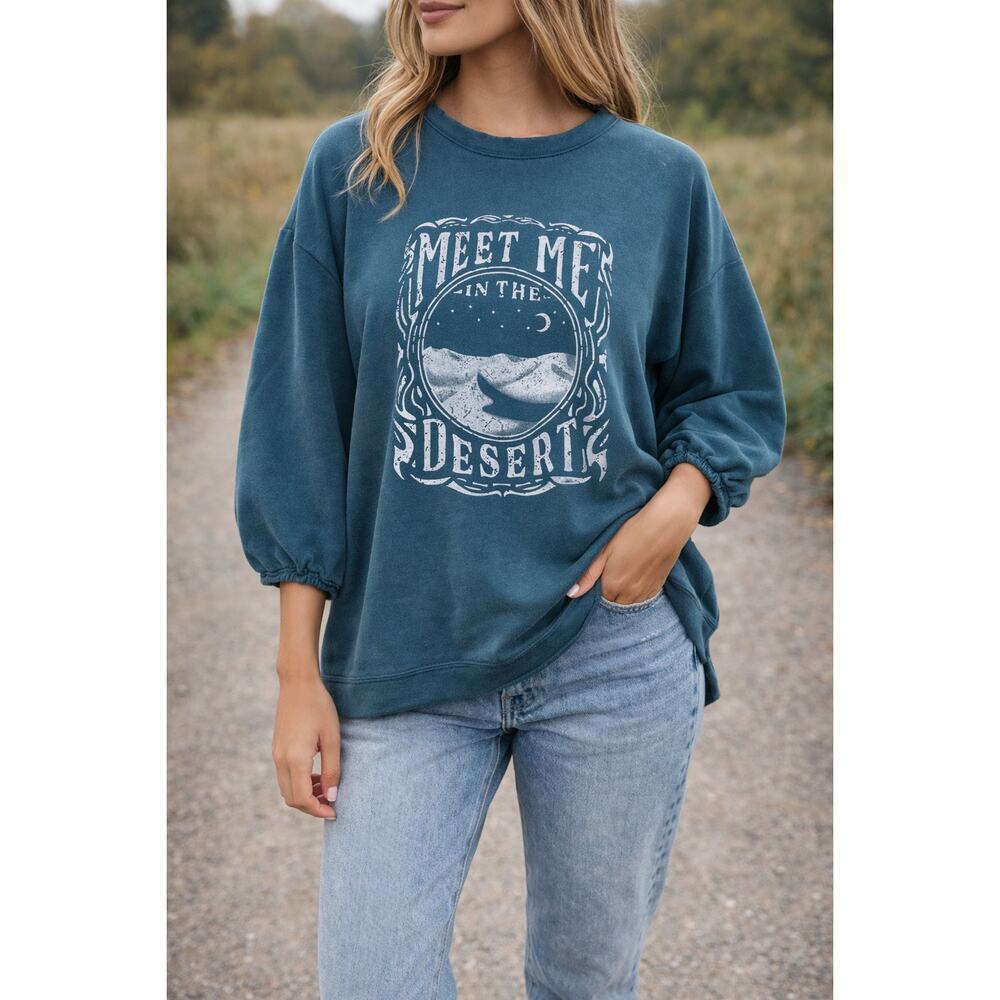 BaeVely Meet Me In The Desert Graphic Sweatshirt Women's Size L Blue EUC